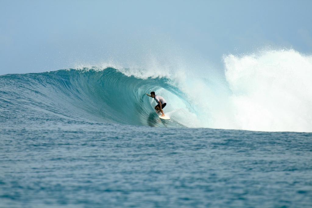Sumatera - Mentawai- surfer_1200x